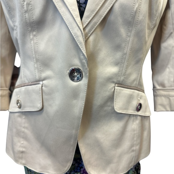White Black Market,Elegant Cream Women's Blazer with Button Accents - Picture 4 of 12